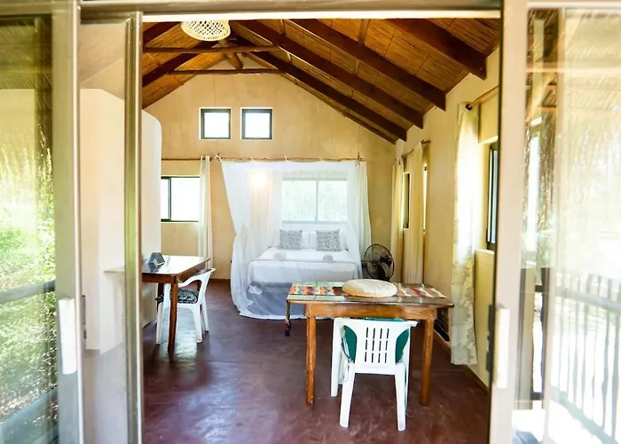 Tree House Cottage, Garden Views, Hot Water